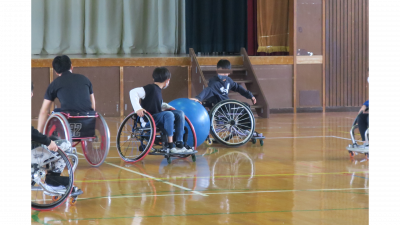 車椅子スポーツ体験の写真