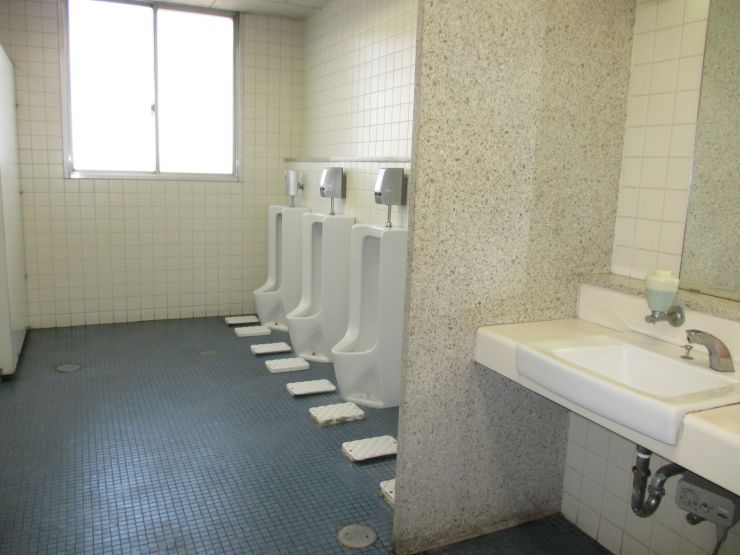 西棟 男性トイレの画像