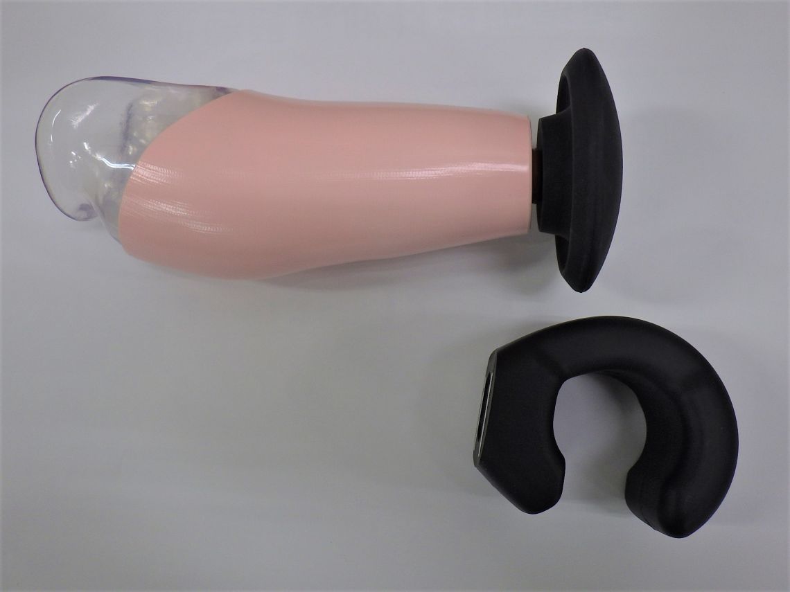 図1 b)作業用義手の写真