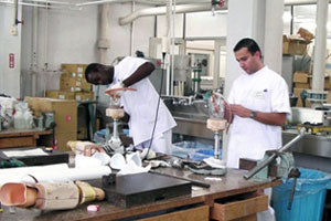 PHOTO：Technical training of fabrication of lower limb prostheses