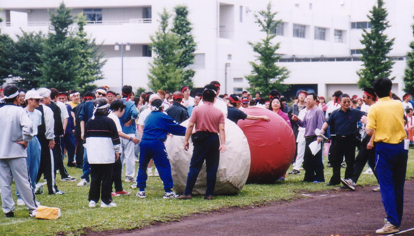 恒例の「大玉送り」