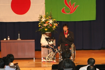 (写真3)野島弘さんの特別講演の様子