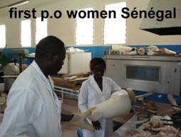 （写真１）セネガルでたった一人の女性義肢装具技術者