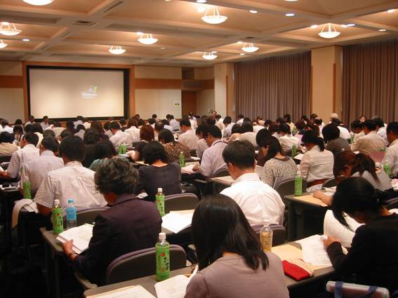 写真は全国連絡協議会の風景