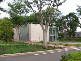 図１：研究所の入り口より撮影（2012/6/20）
