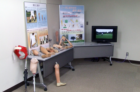 写真：義肢装具技術研究部の展示風景