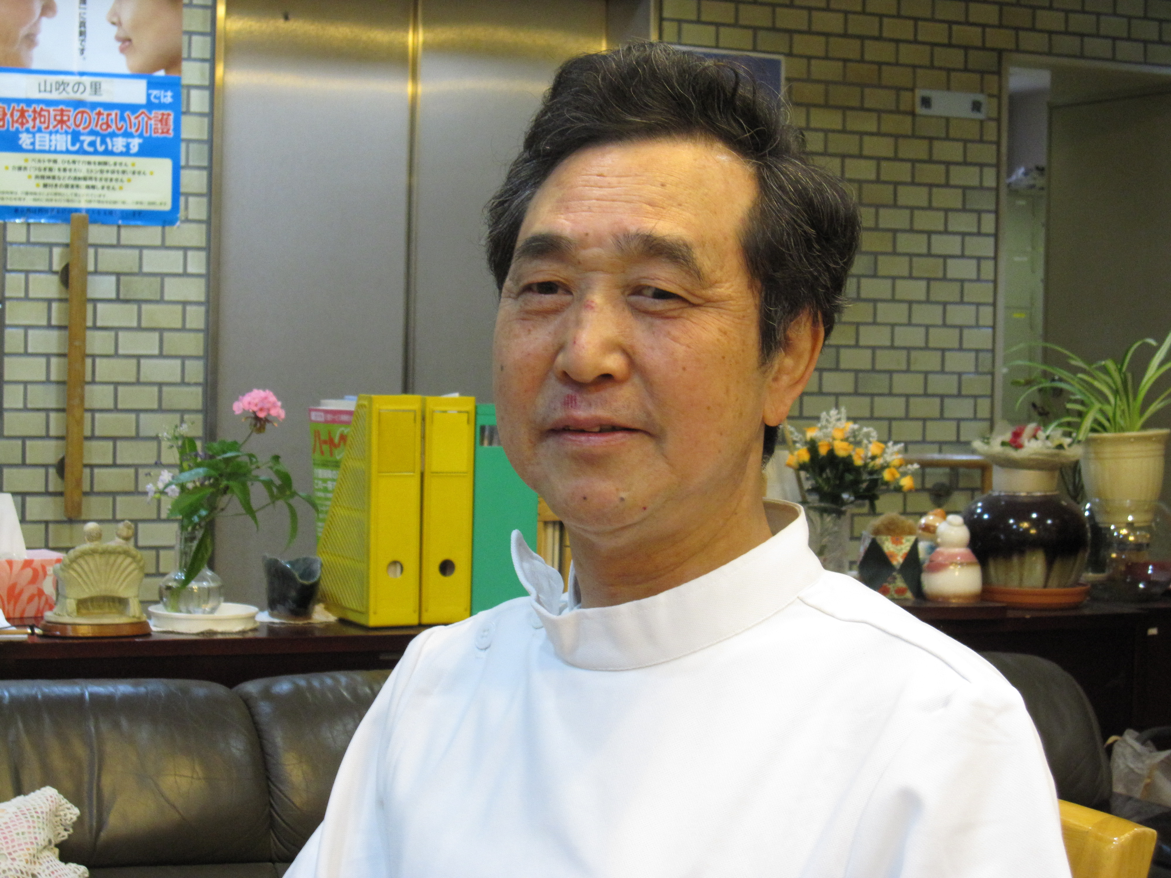 写真は、菅間さんの顔写真です