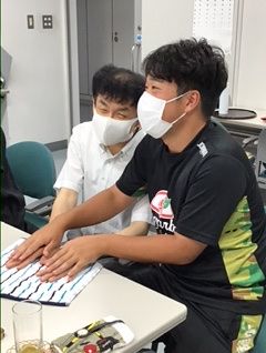 指点字で盲ろう者と会話する演習