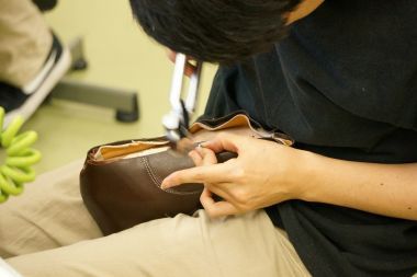 装具学Ⅴ（靴型装具） 仕上げ