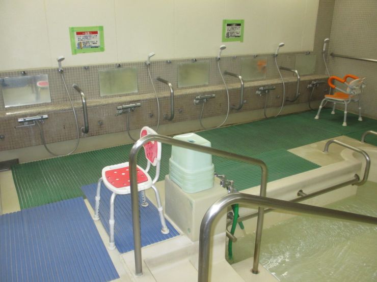 東棟浴室（立位）の画像