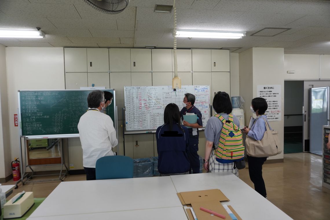 見学中の様子(作業系)
