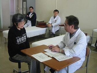 写真　単元「医療面接」ロール・プレイの様子