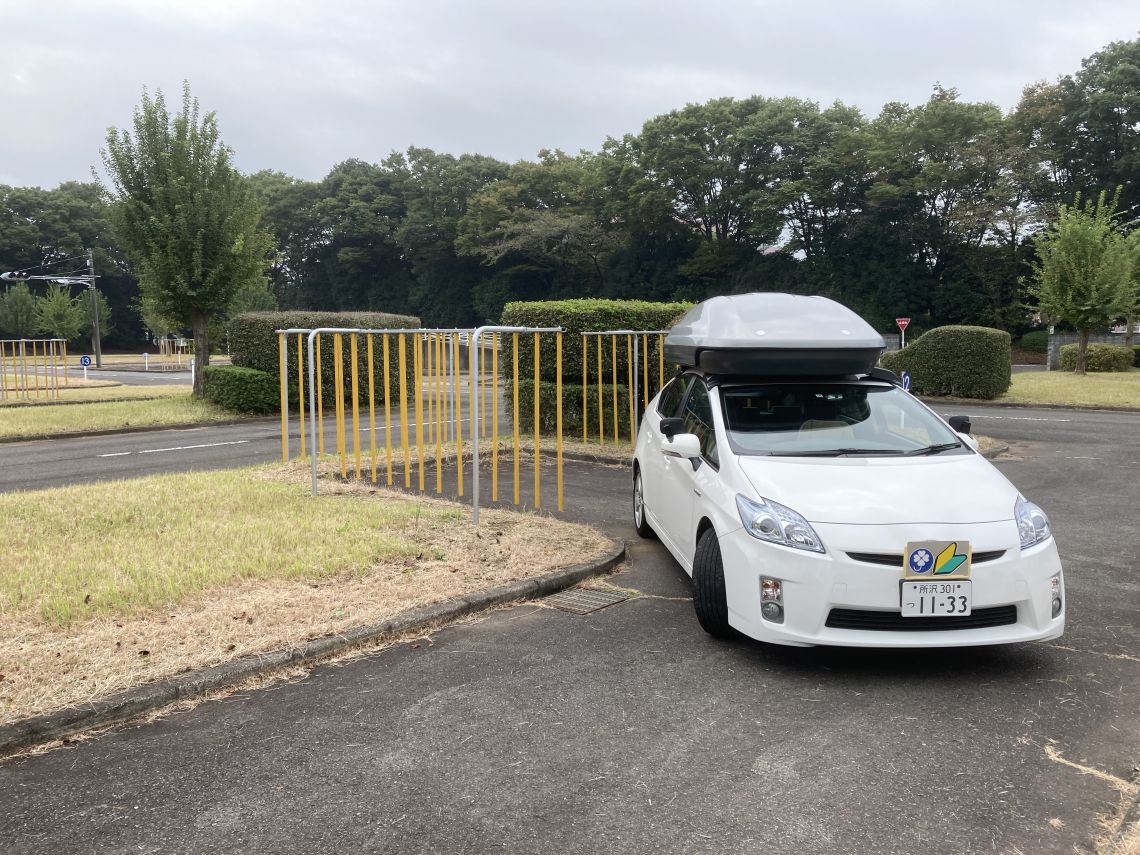 自動車訓練所内コースの訓練の様子