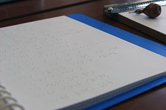 点字訓練の様子。 点字訓練の写真です。