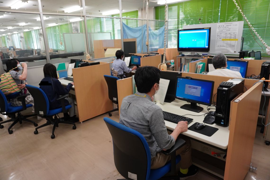 見学中(事務系)の様子