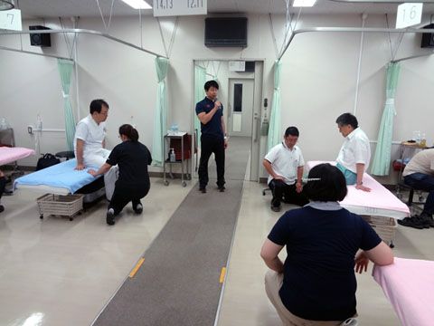 写真：赤岩龍士先生による講義・実技