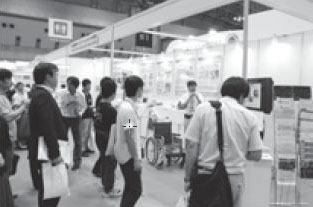 図8:第40回国際福祉機器展 国リハブースの様子